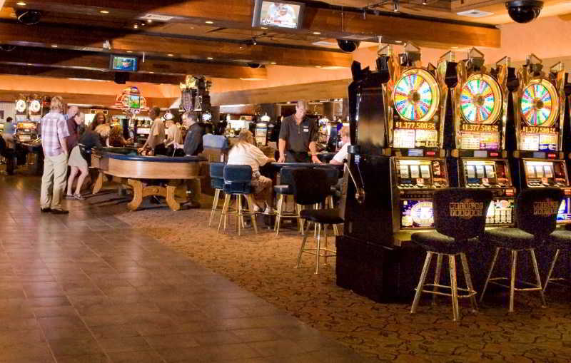 סטייטליין Lakeside Inn And Casino מראה חיצוני תמונה